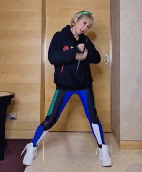 李玟跳螃蟹舞舞姿魔性搞怪表情俏皮可爱