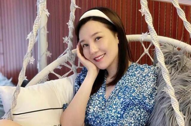 黄宗泽前女友甄咏珊宣布改名为甄采浠,引发网友热议.__财经头条