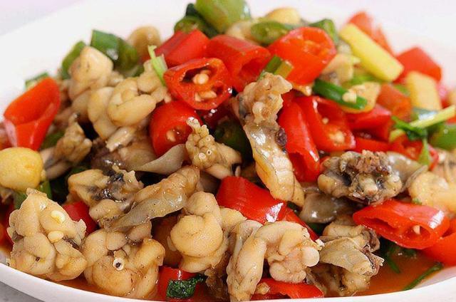 吃,但是在中国可不一样,我国人民可不会惯着它,于是各种牛蛙菜品问世