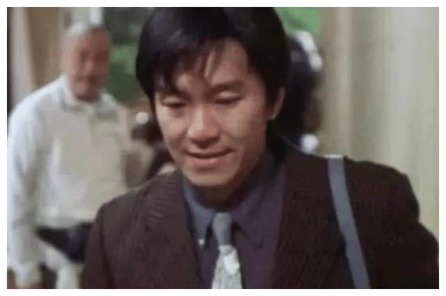 4个被北影当教材的镜头:游本昌吃臭肉,周星驰苦笑,王宝强抽烟