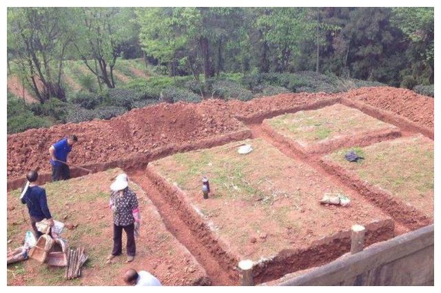 贵州瓮安发现神秘古墓，棺椁表面流出红色液体，墓里却另有乾坤休闲区蓝鸢梦想 - Www.slyday.coM