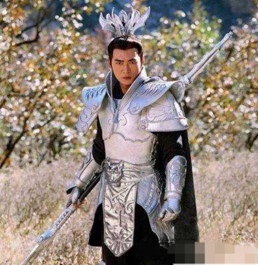 同样是穿银色铠甲:赵子龙霸气,飞蓬俊朗,看到图四笑出腹肌_高清图集