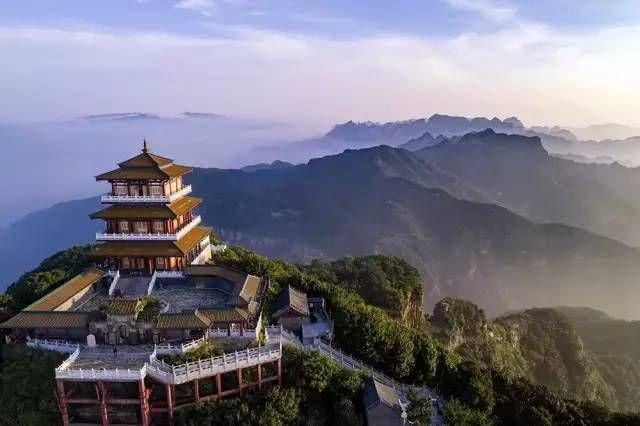 王屋山主峰天坛山海拔170多米,是中华民族的先祖轩辕黄帝设坛祭天,世