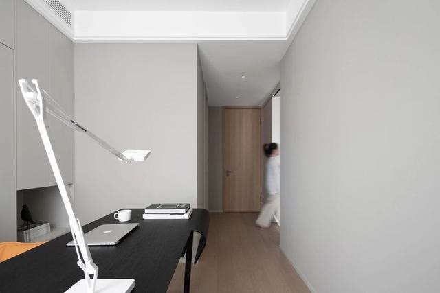 她家客厅太好看了，一进门就被美到，喜欢这样简单不花哨的装修休闲区蓝鸢梦想 - Www.slyday.coM