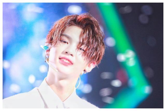 黄明昊×蔡徐坤mono图片