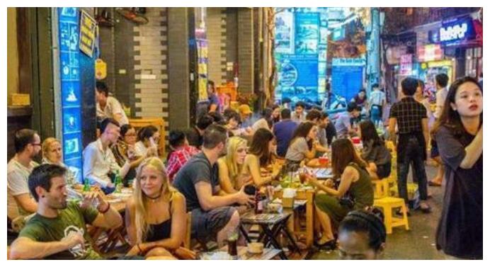 越南夜市街头，美女问你要不要“吃生菜”到底是什么暗语？