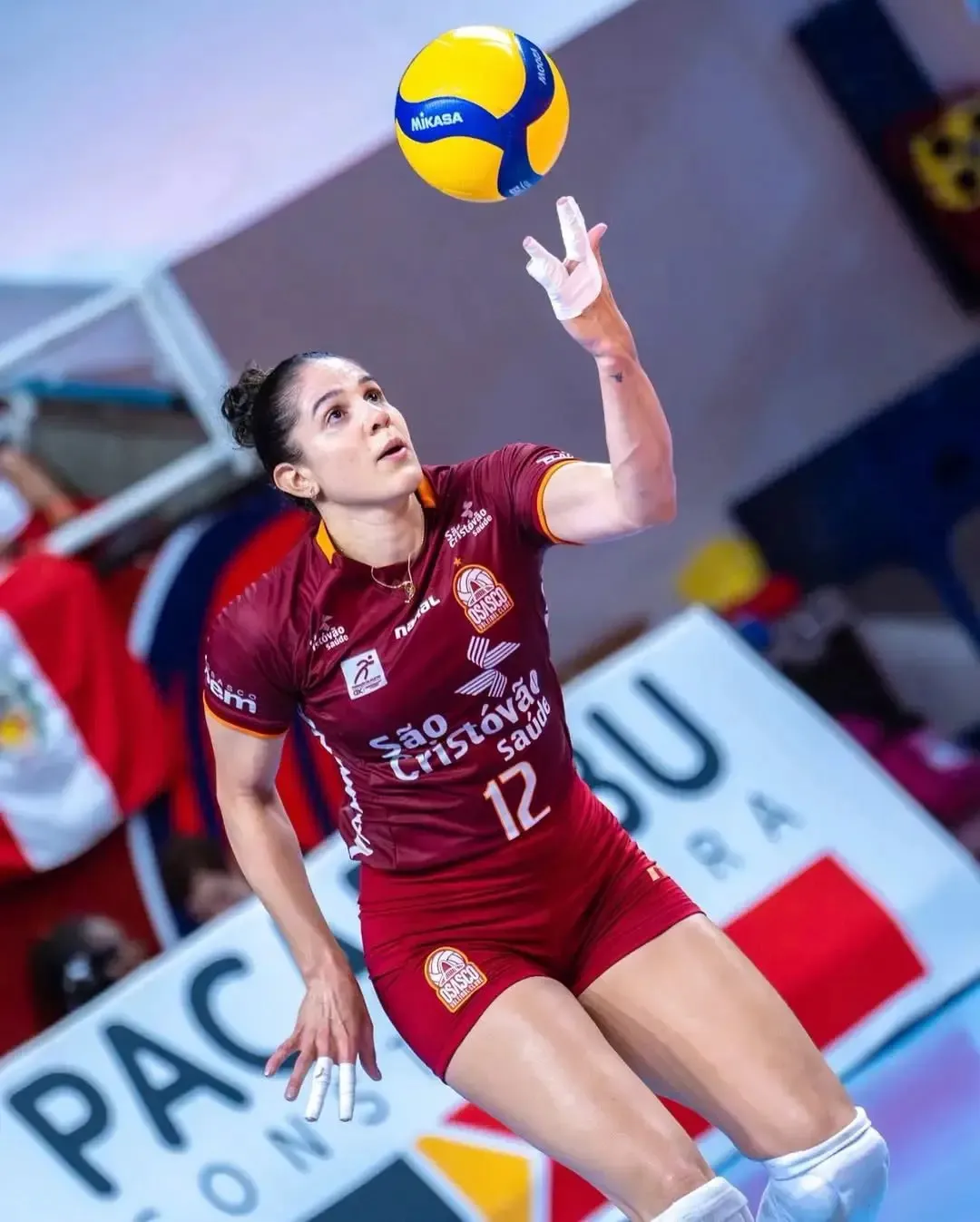 娜塔丽亚受伤，巴西媒体怒斥天津女排！李盈莹就被搞得浑身是伤