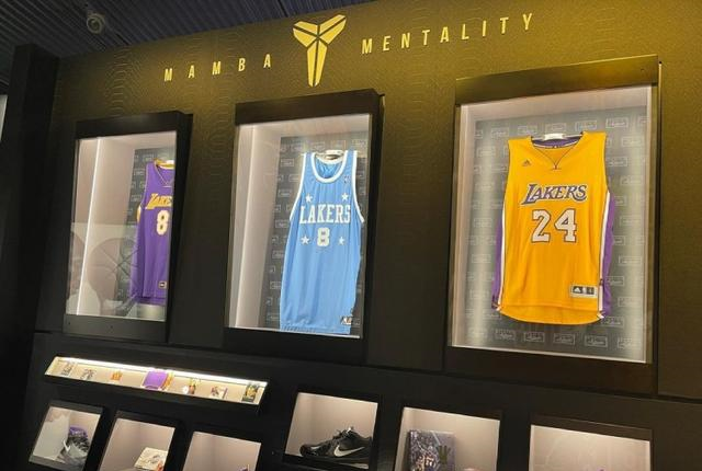 科比名人堂展厅曝光!8&24号球衣 黑曼巴元素 5戒指,乔丹后首人