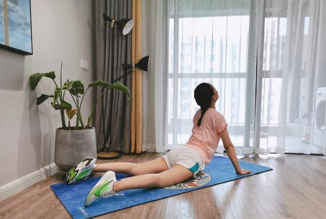 张天爱带闺蜜团一起学习空中瑜伽,身材是一个比一个好,羡慕休闲区蓝鸢梦想 - Www.slyday.coM 张天爱带闺蜜团一起学习空中瑜伽,身材是一个比一个好,羡慕休闲区蓝鸢梦想 - Www.slyday.coM