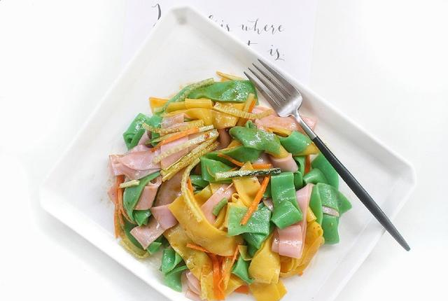 这样高颜值的彩色凉皮你见过吗？好吃又好看，制作过程老简单了休闲区蓝鸢梦想 - Www.slyday.coM