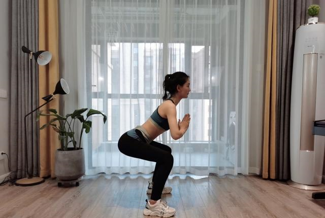 30岁越来越美,看来美和年龄没关系|深蹲|张天爱|身材_新浪新闻