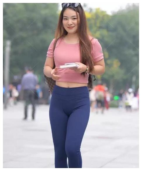 微胖美女穿无痕裤美得既自信又有活力胖女孩的福音