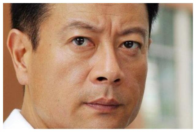 他是公认的老戏骨离婚17年至今未娶今60岁膝下无子