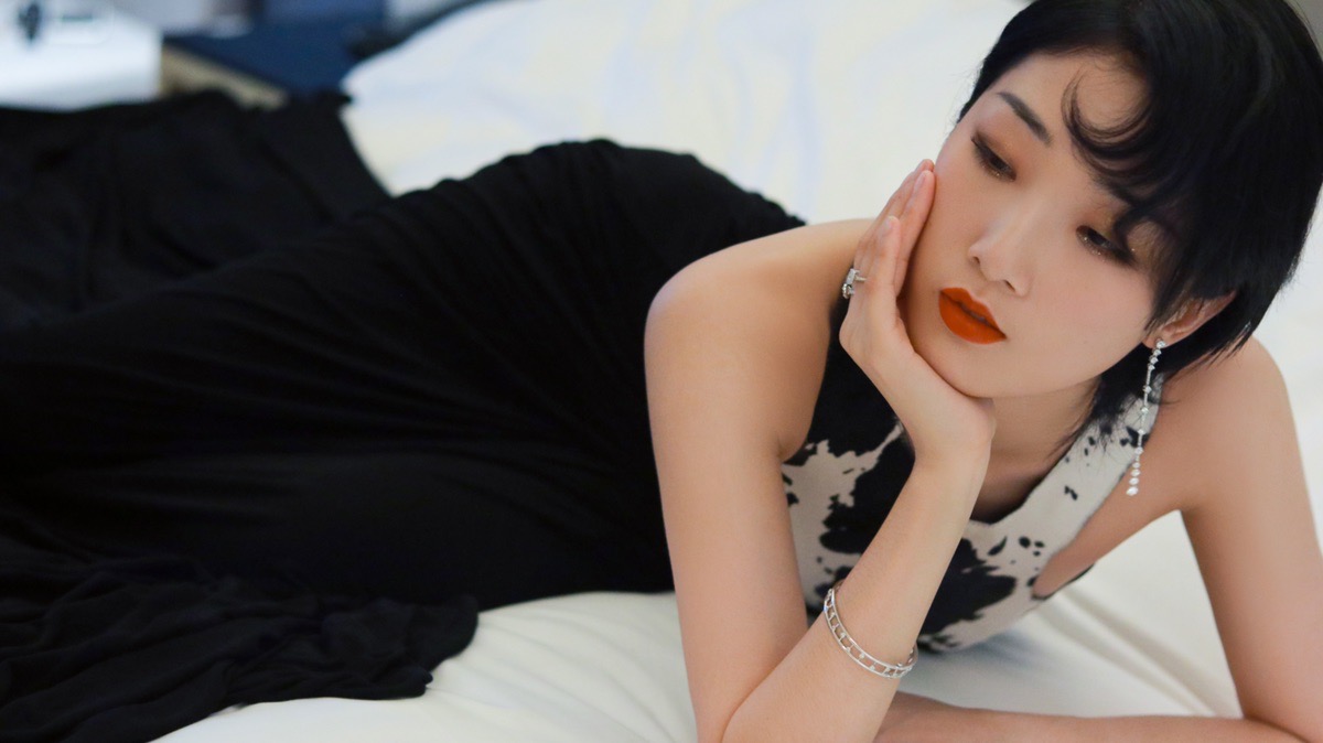 yamy郭颖出席亚洲音乐盛典 荣获年度最具突破女歌手奖