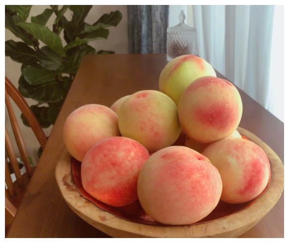 张馨予晒桃子大丰收,摆盘精致卖相好,侧颜自拍"蜜桃肌"惹人羡