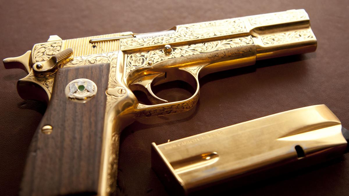 独裁者的金枪:使用金枪的人一般下场都不太好,结局众叛亲离