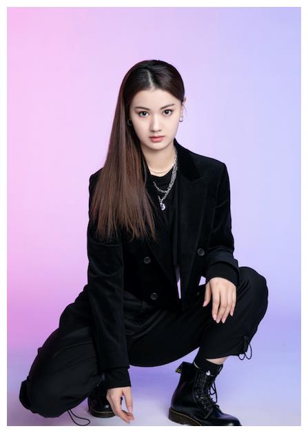 00后小花罗睿主演新电影《黑水城之绝地追杀》顺利杀青