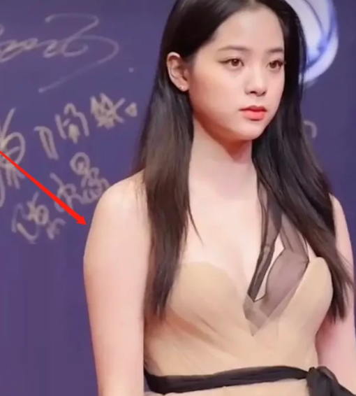 欧阳娜娜生图与精修图差别略大,被嘲"照骗"