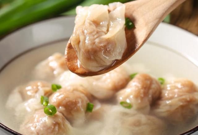 肉燕馄饨你吃那个呢,不用说两样都爱吃,做早餐劲道爽口的很