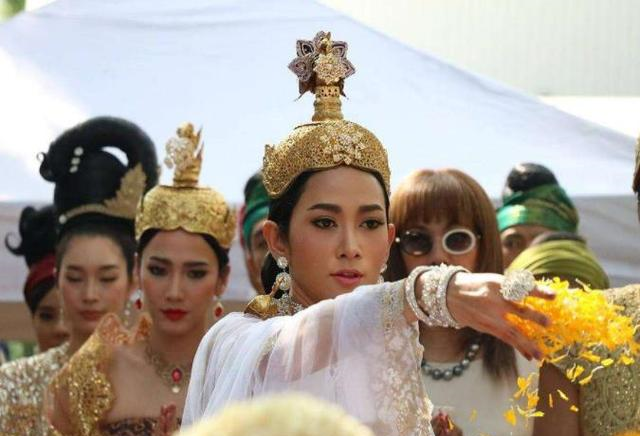 他是缅甸末代国王为了王位迎娶3位胞妹如今子孙挤在贫民窟