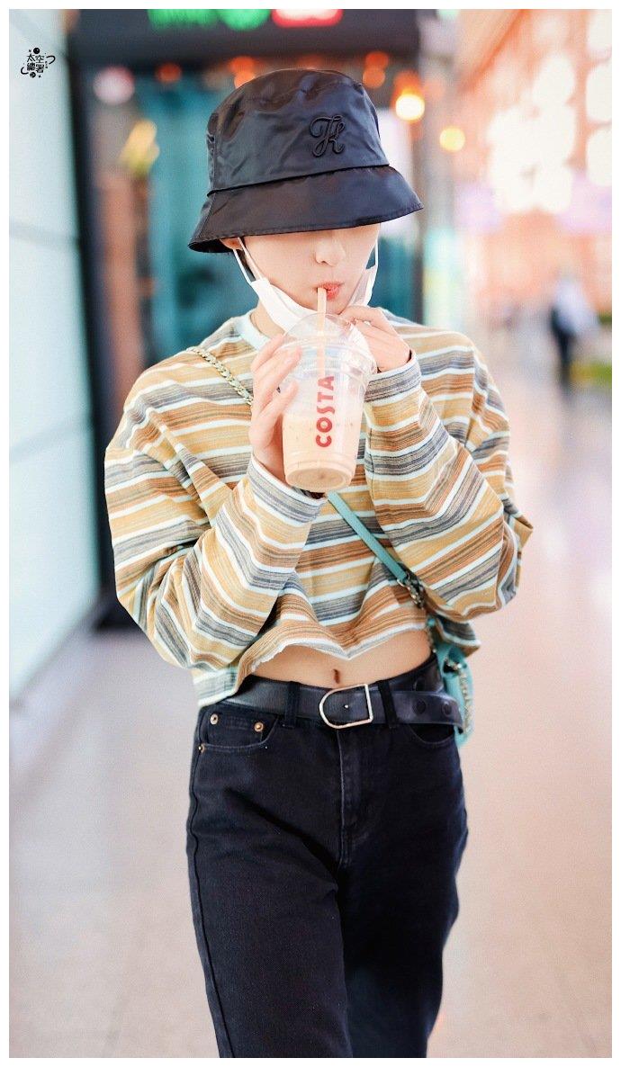 张子枫北电新舍友曝光,个个颜值高,还和夏梦同寝,寝室号很顺溜