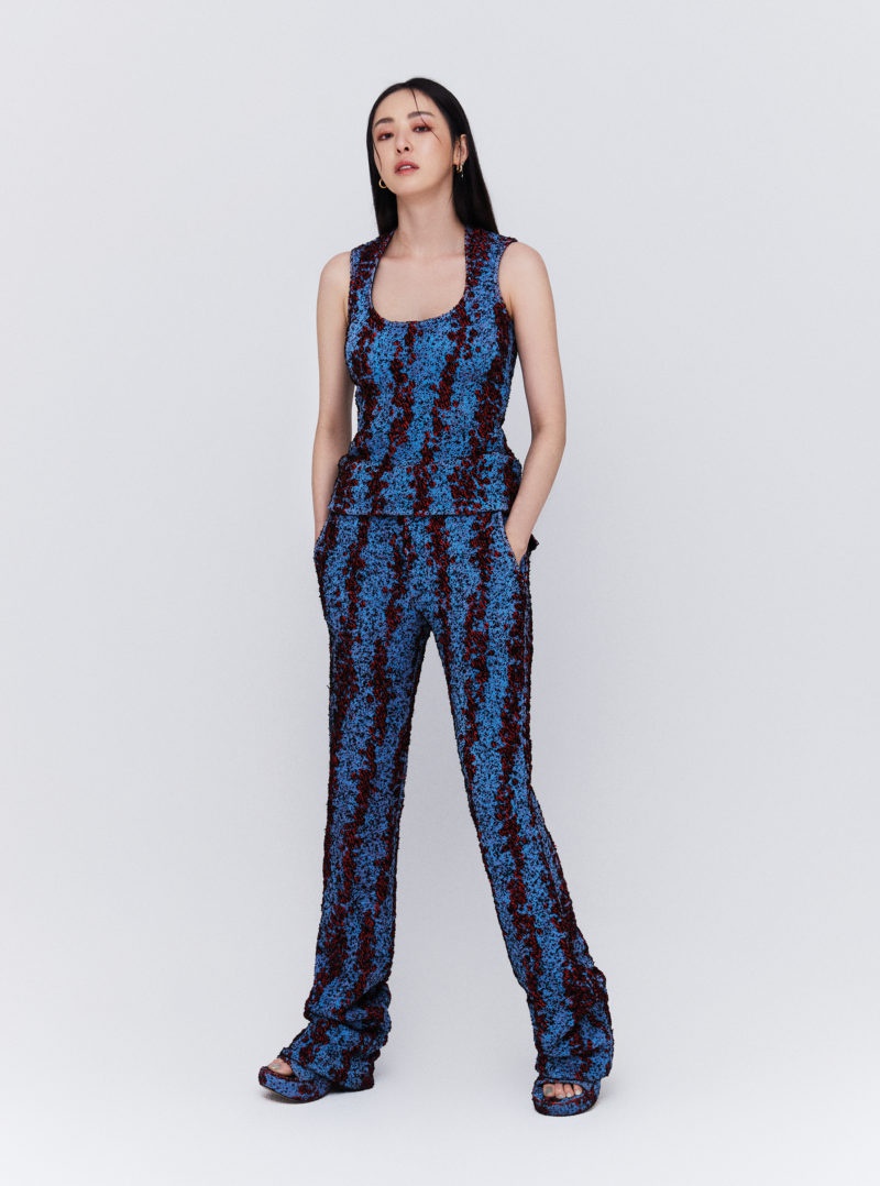 韩女星李多喜拍杂志写真秀完美比例身材