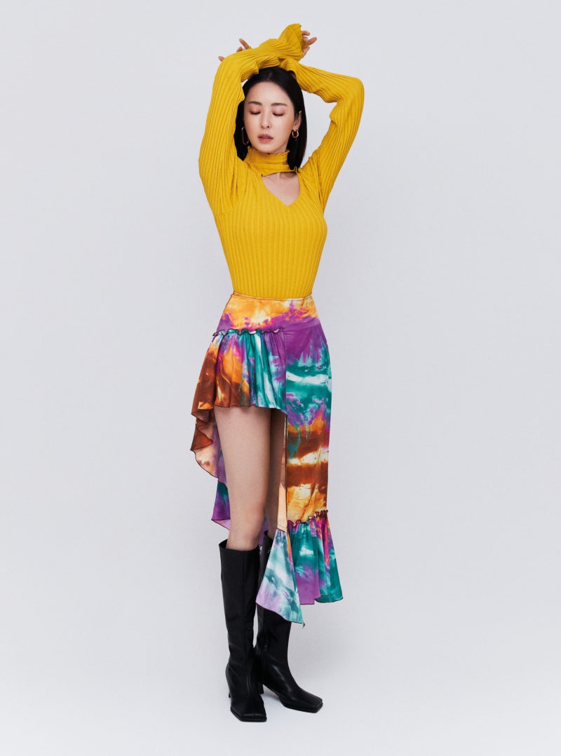 韩女星李多喜拍杂志写真秀完美比例身材