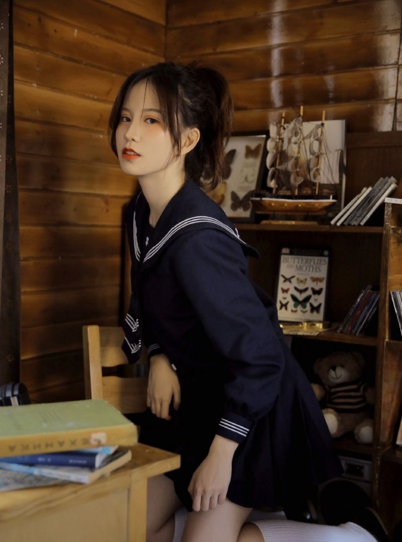 邻家少女水手制服青春私拍