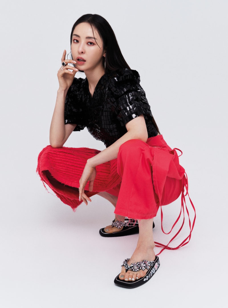 4/ 9韩国女艺人李多喜拍杂志写真秀完美比例身材3