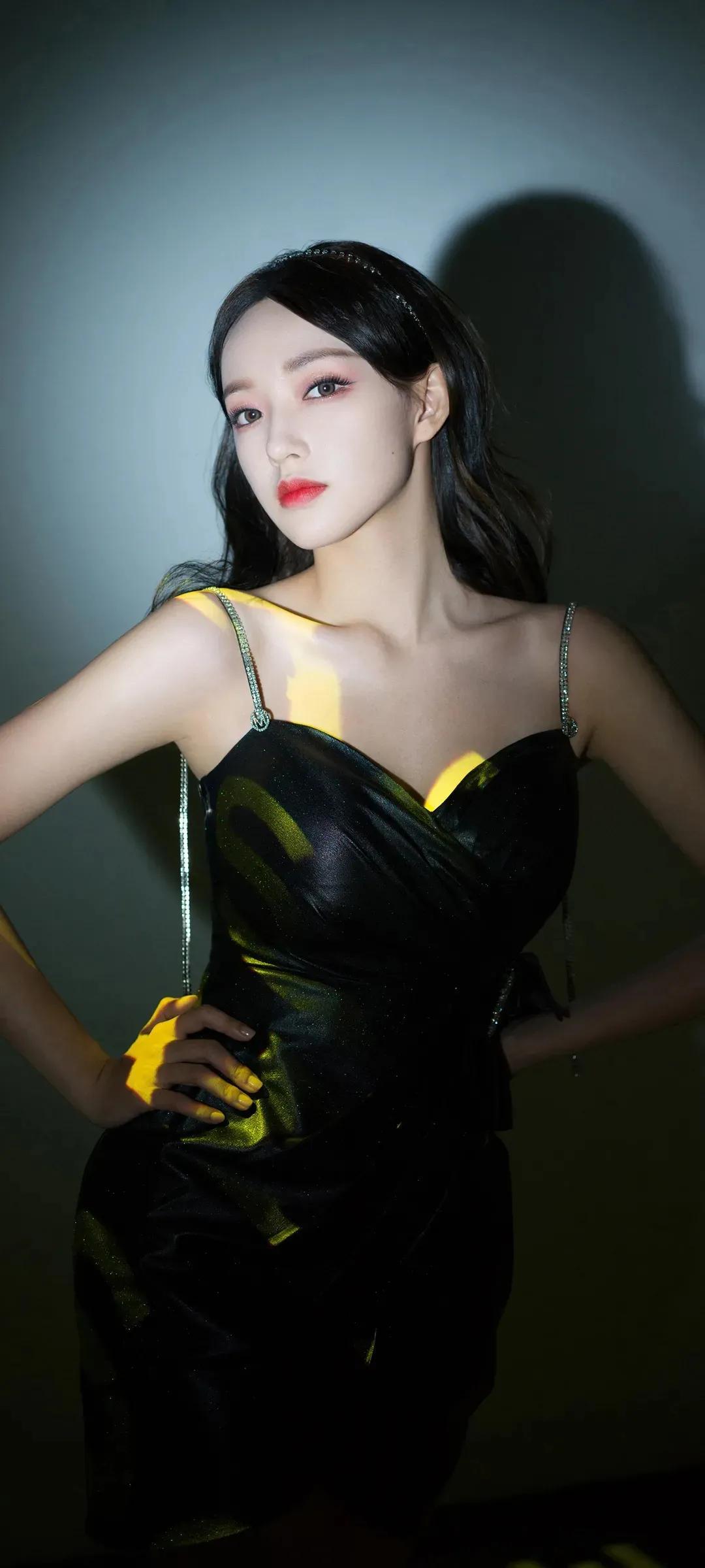 程潇驾驭黑色小短裙美图