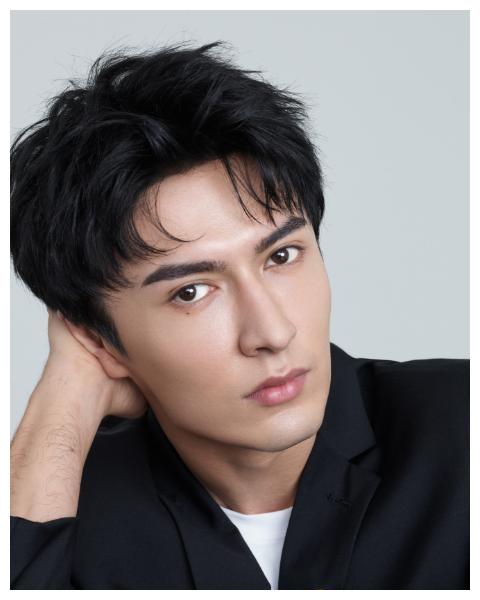 于正旗下四大90后男星前三位都已大火而他连名字都鲜有人知