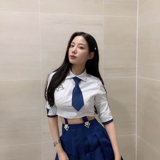 berry good成员赵贤cos游戏角色秀出众美貌