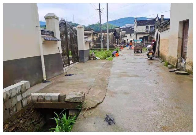 江西男童放学后被大水冲走溺亡,家长质问:为什么让别人接走孩子休闲区蓝鸢梦想 - Www.slyday.coM 江西男童放学后被大水冲走溺亡,家长质问:为什么让别人接走孩子休闲区蓝鸢梦想 - Www.slyday.coM