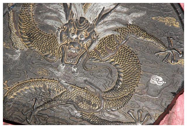 贵州瓮安发现神秘古墓，棺椁表面流出红色液体，墓里却另有乾坤休闲区蓝鸢梦想 - Www.slyday.coM