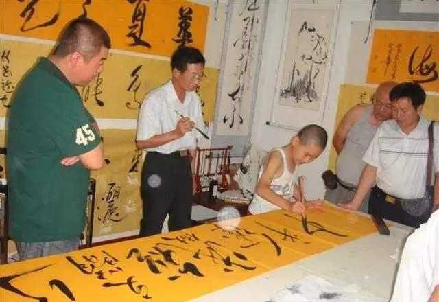 当代神童被誉“方仲永”，写4字就卖11万，专家：急功近利，废了休闲区蓝鸢梦想 - Www.slyday.coM