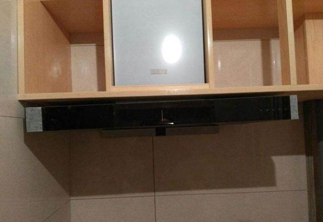 厨房装修，明明是最贵最强的油烟机，为啥油烟还排不出去呢？休闲区蓝鸢梦想 - Www.slyday.coM