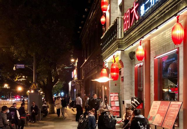 旅游北京招牌美食街，却吃不到什么当地美食，难怪网上评价这么差休闲区蓝鸢梦想 - Www.slyday.coM