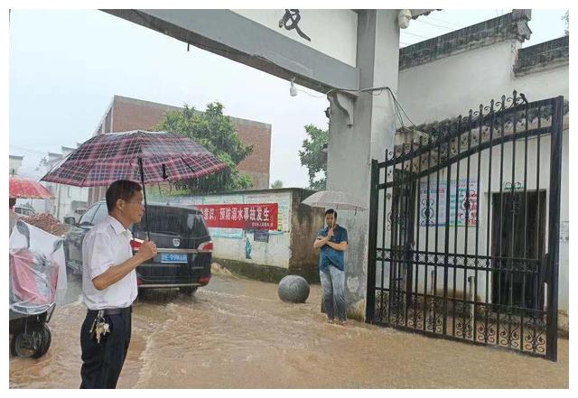 江西男童放学后被大水冲走溺亡,家长质问:为什么让别人接走孩子休闲区蓝鸢梦想 - Www.slyday.coM 江西男童放学后被大水冲走溺亡,家长质问:为什么让别人接走孩子休闲区蓝鸢梦想 - Www.slyday.coM