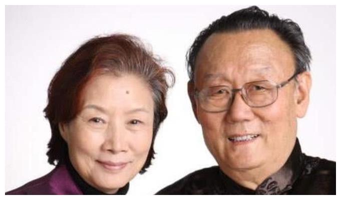 夫妻俩都是出了名的老戏骨,今女儿成国人的骄傲,儿子成知名导演|吕中