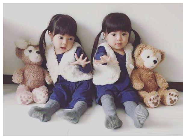 欢乐中国人双胞胎家庭图片