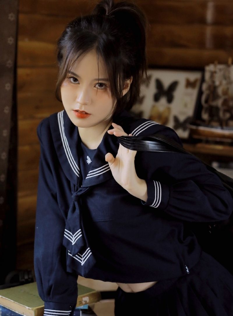 邻家少女水手制服青春私拍