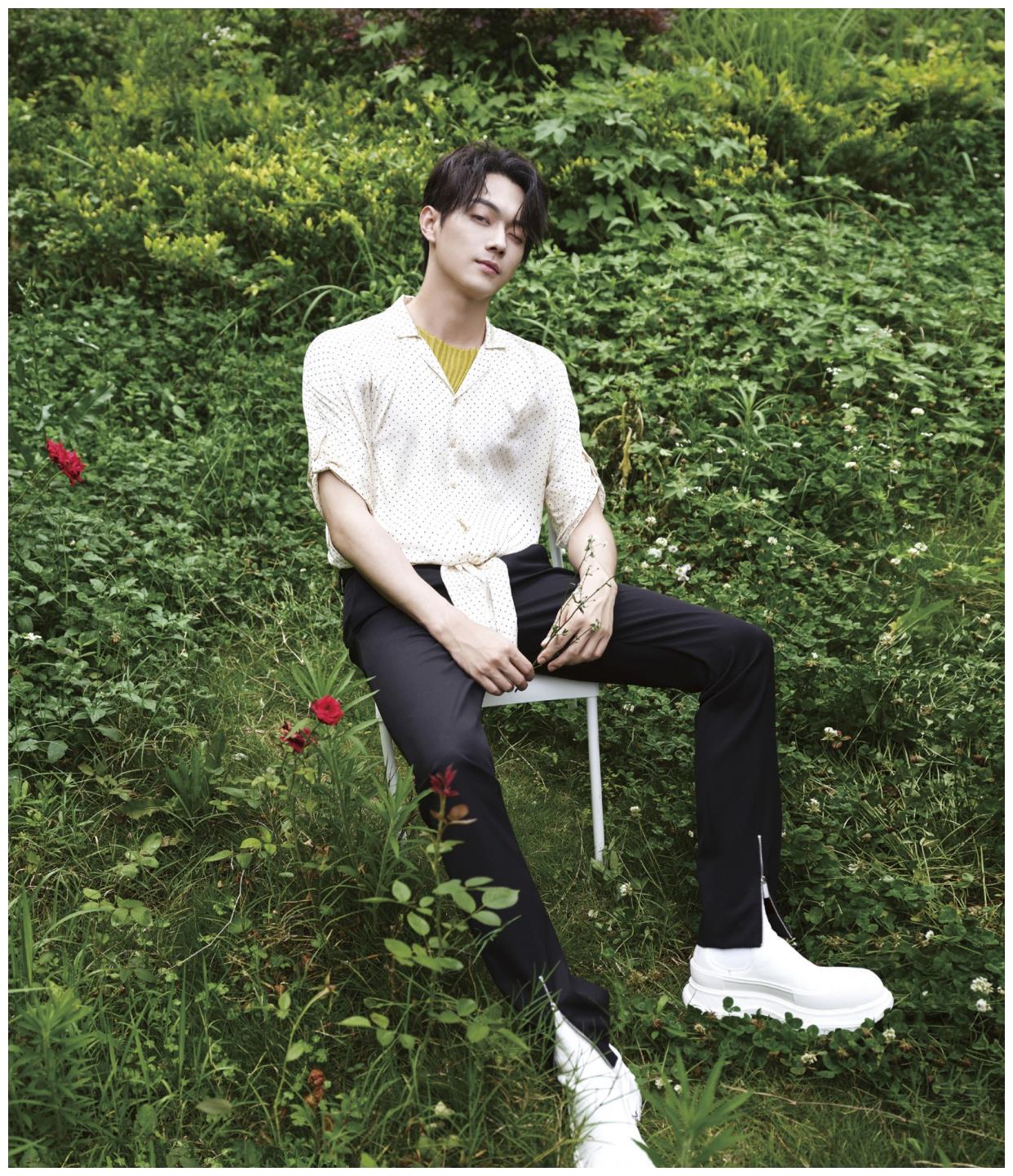 许凯时尚封面超帅气各种休闲穿搭风格多样款式多样帅气依旧