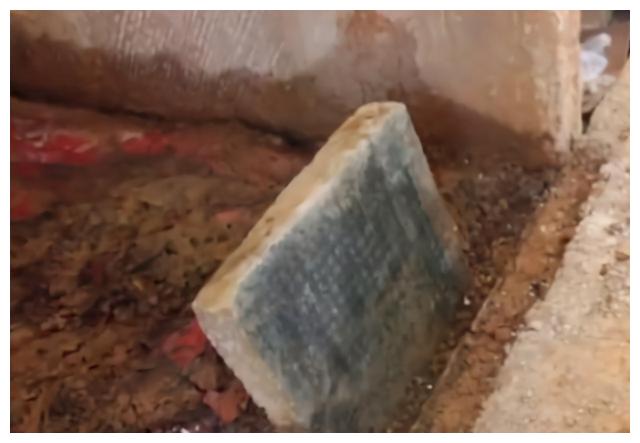 贵州瓮安发现神秘古墓，棺椁表面流出红色液体，墓里却另有乾坤休闲区蓝鸢梦想 - Www.slyday.coM