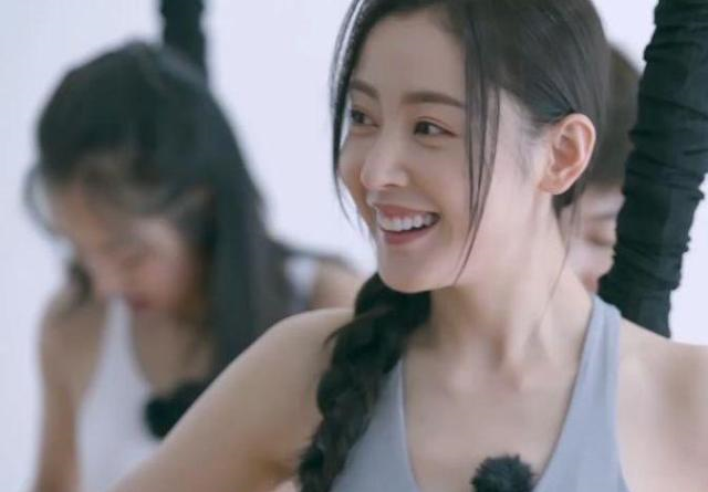 张天爱带闺蜜团一起学习空中瑜伽,身材是一个比一个好,羡慕休闲区蓝鸢梦想 - Www.slyday.coM 张天爱带闺蜜团一起学习空中瑜伽,身材是一个比一个好,羡慕休闲区蓝鸢梦想 - Www.slyday.coM