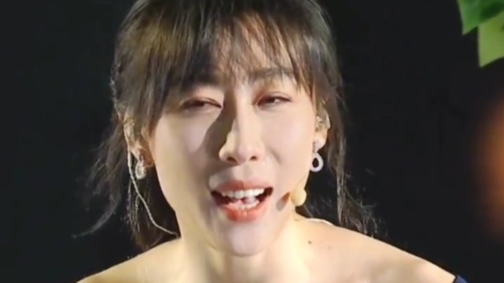 任素汐《儿时》声音清澈透亮，有一种很干净的感觉