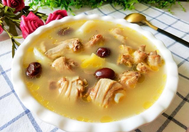 美食严选:辣椒炒五花肉,山药鸡汤,苦瓜回锅肉,口蘑卷心菜