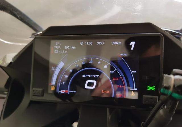 颜值和配置让合资车捏把汗看完就想要春风250sr