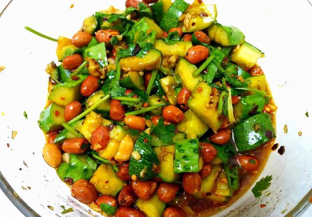 下酒菜之拍黄瓜拌花生米