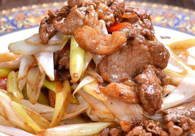 经典鲁菜葱爆羊肉香味浓郁解馋下饭端上桌吃到盘子都舔干净