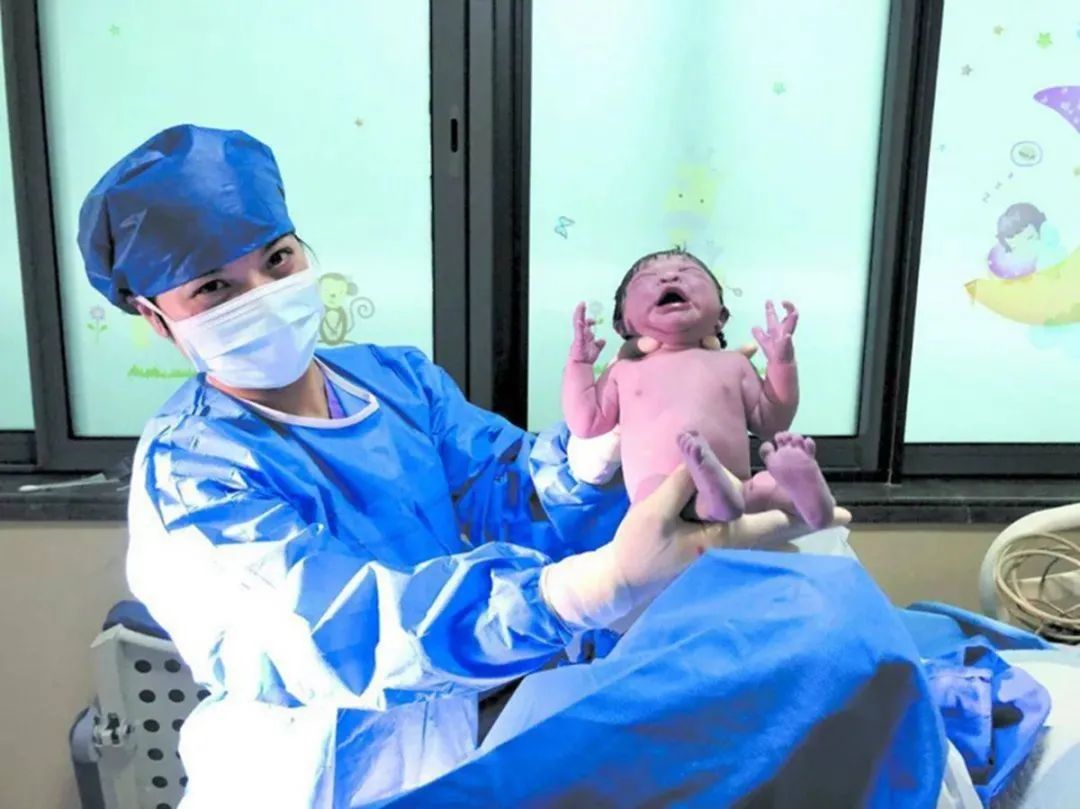 生孩子不只妈妈一个人在战斗胎儿也在努力帮忙看完满满的感动